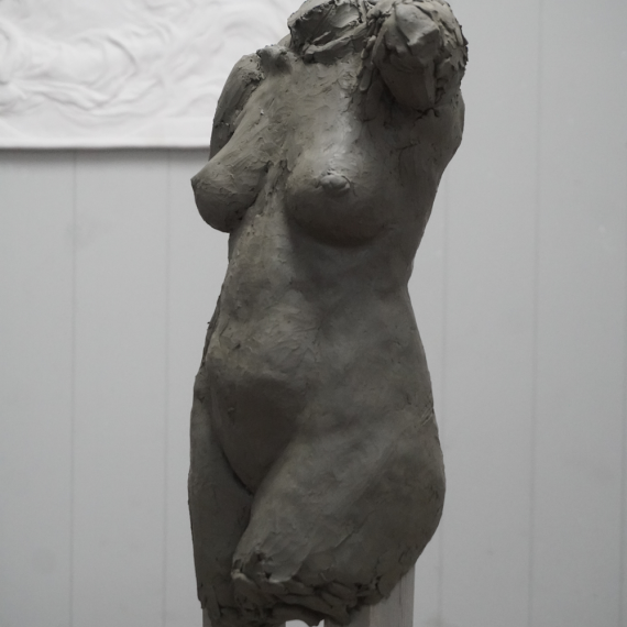 oeuvre-originale-torse-nu-femme-statue-augustin-thomas-vue-trois-quart-droite